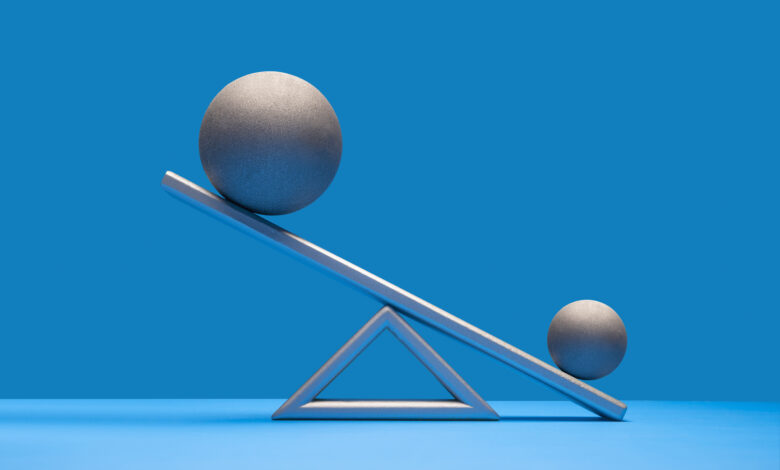 Balls balancing on scale